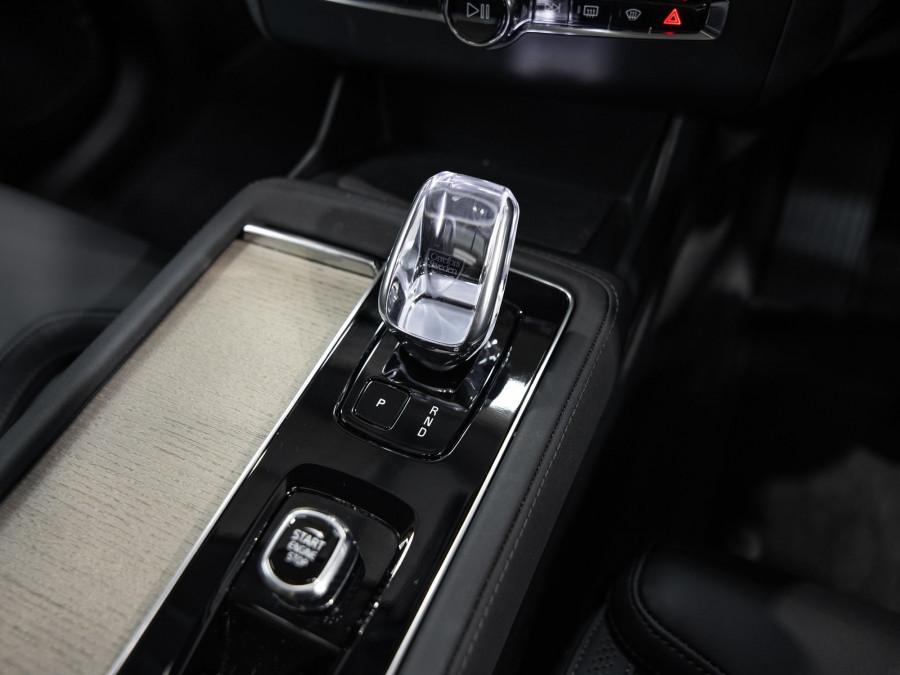 2025 Volvo XC90 L Series Ultra T8 Plug-In Hybrid SUV Image 13