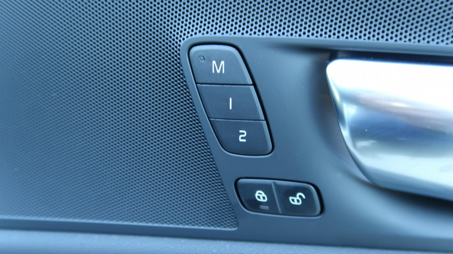 2025 MY26 Volvo XC60 UZ Plus T8 Plug-in Hybrid Dark SUV Image 14