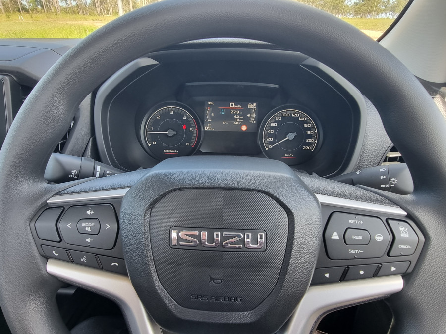 2026 Isuzu D-MAX RG SX High Ride Cab Chassis Image 10