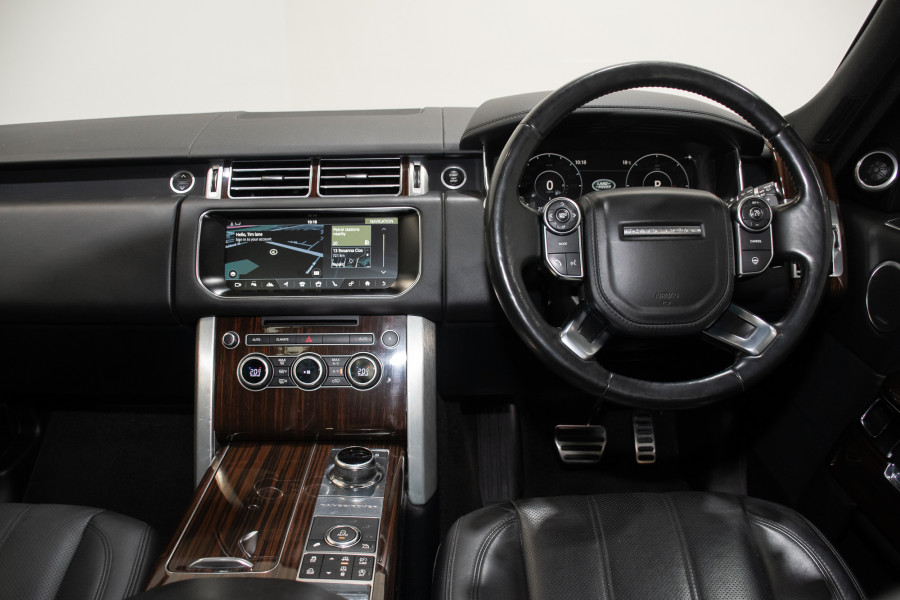2018 Land Rover Range Rover SDV8 Vogue SE SUV Image 24