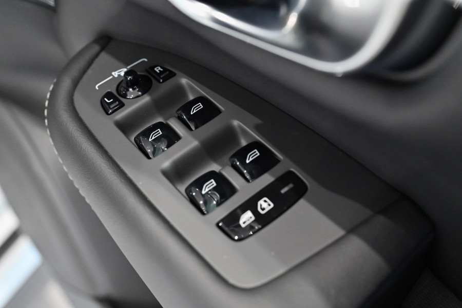 2024 MY25 Volvo XC90 L Series Ultra T8 Plug-In Hybrid SUV Image 18