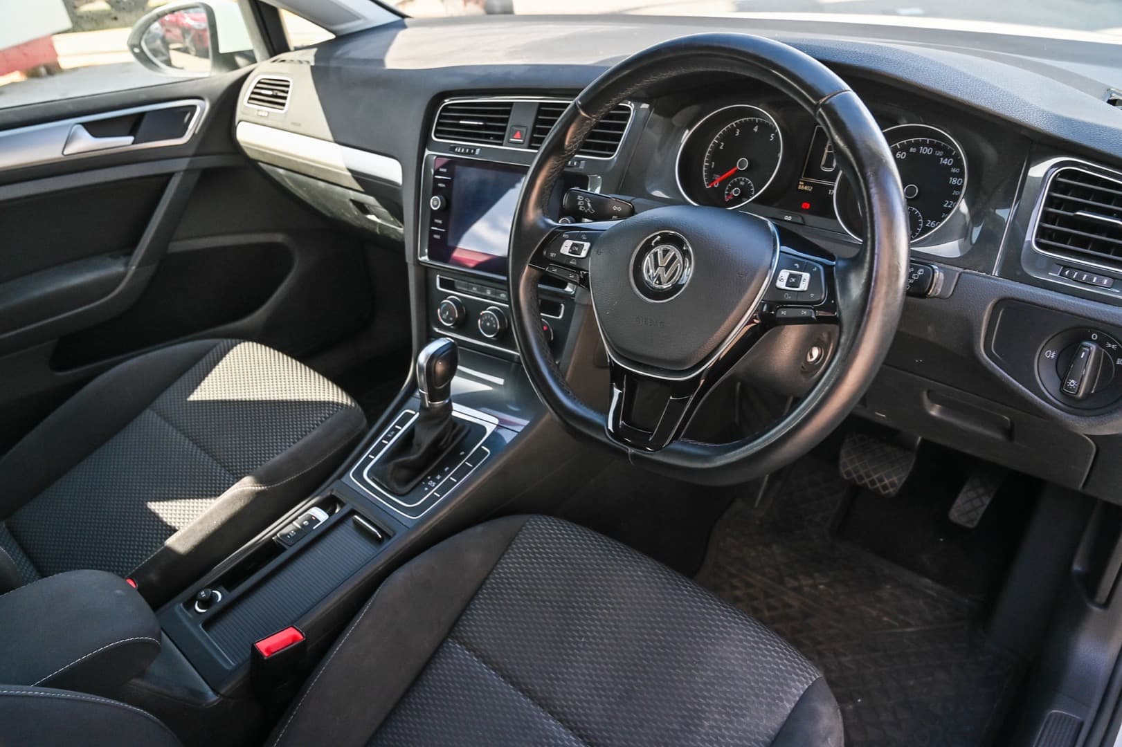 2018 Volkswagen Golf 7.5  110TSI 110TSI - Trendline Hatch Image 18