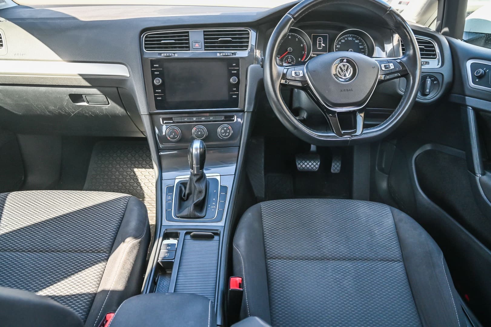 2018 Volkswagen Golf 7.5  110TSI 110TSI - Trendline Hatch Image 19