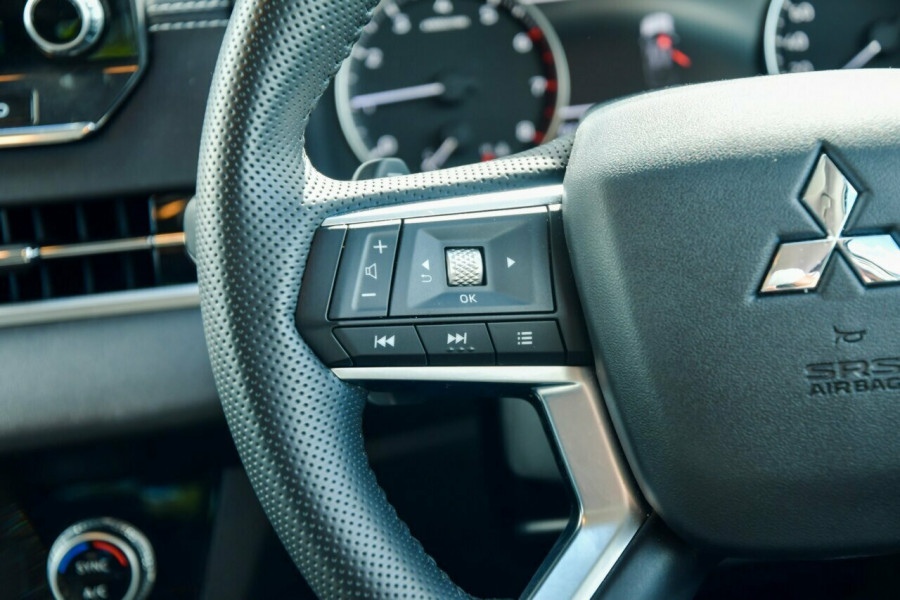 2024 Mitsubishi Outlander ZM LS SUV Image 12