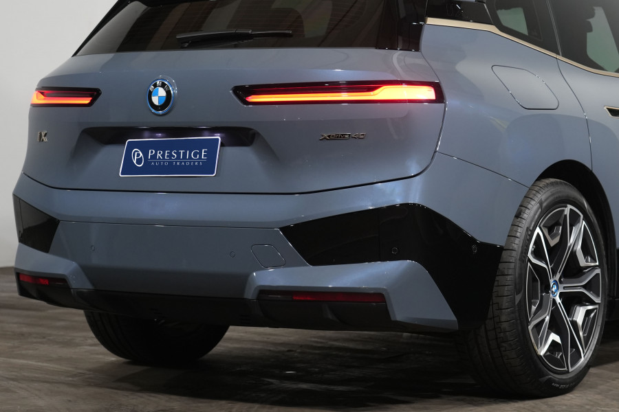 2022 BMW iX xDrive40 SUV Image 8