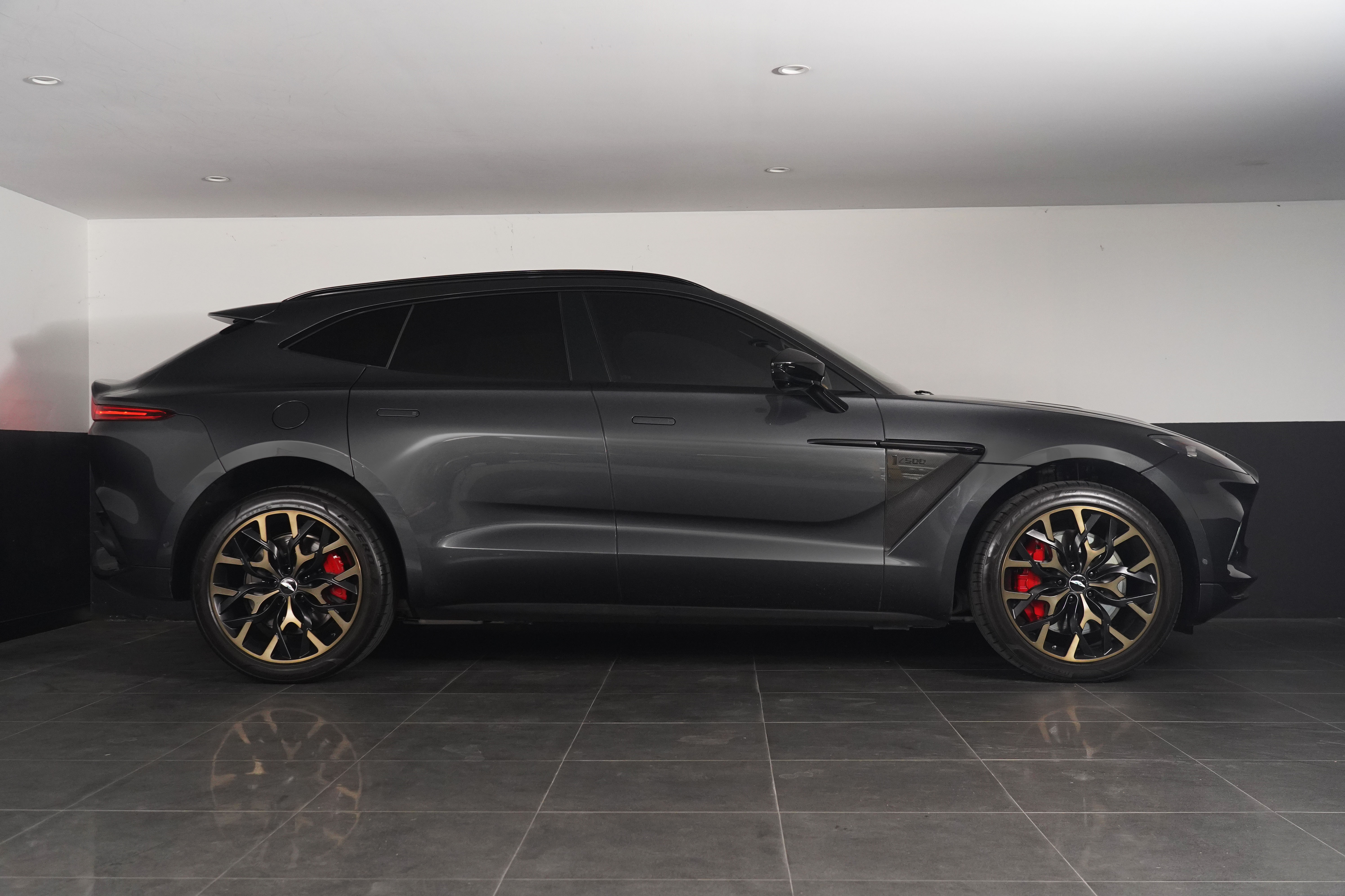 2021 Aston Martin DBX 1913 Edition SUV Image 20