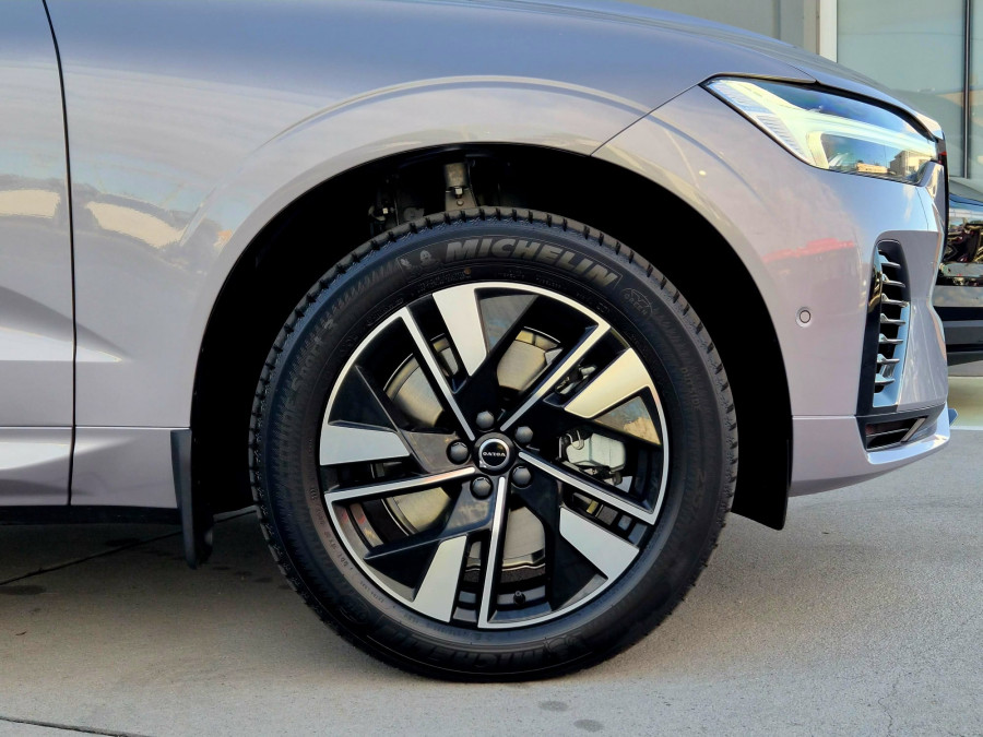 2026 Volvo XC60 UZ Plus T8 Plug-in Hybrid Dark SUV Image 3