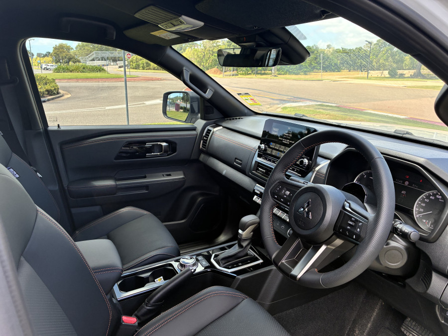 2025 Mitsubishi Triton MV  GSR Cab Chassis Image 11