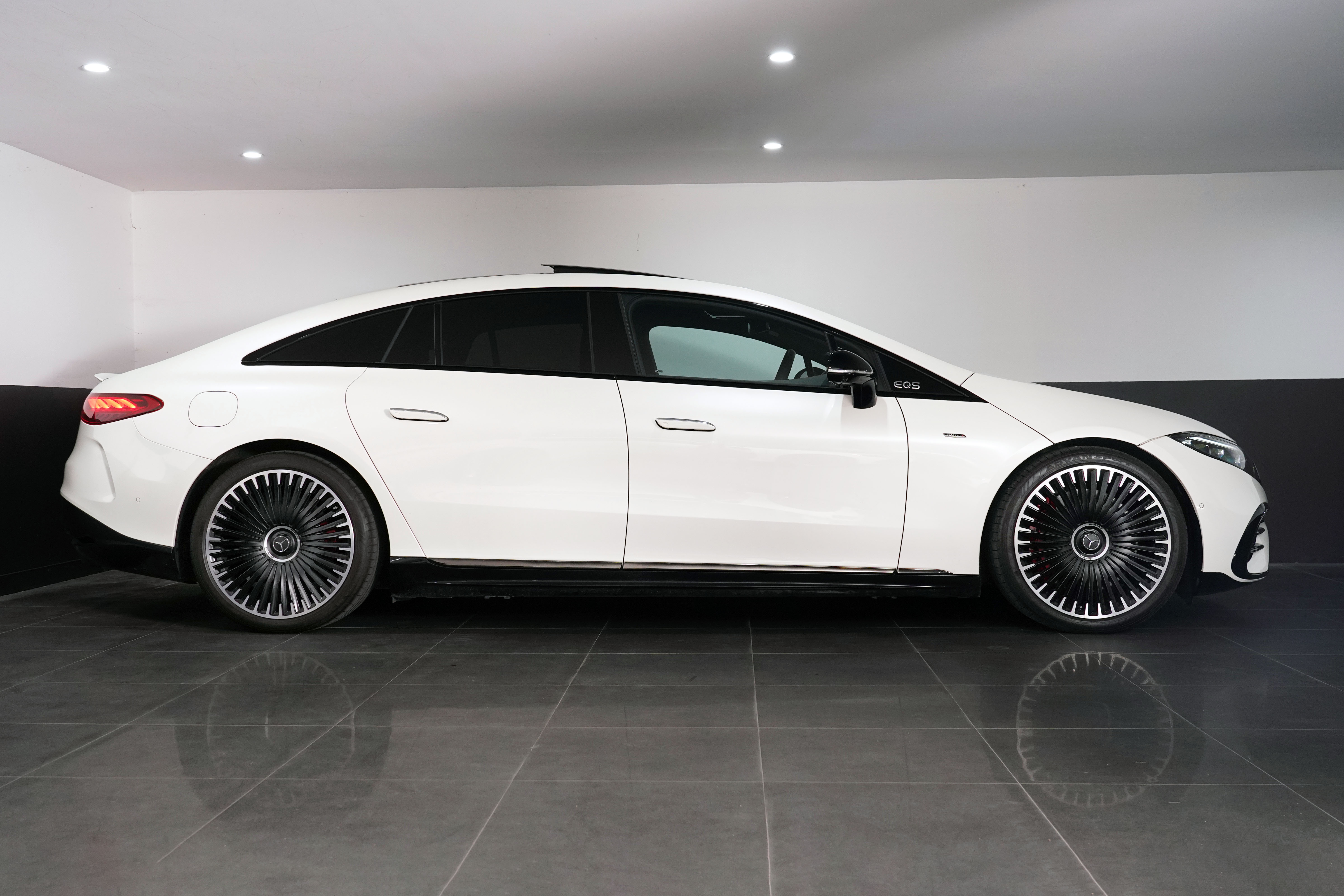 2022 Mercedes-Benz Eqs 53 4matic+ Sedan Image 9