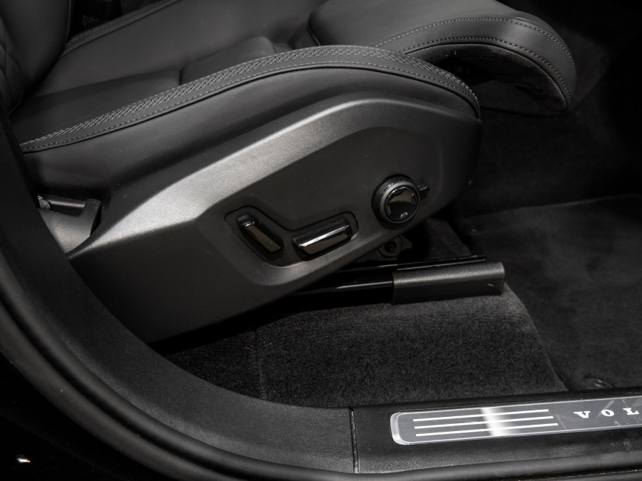 2025 Volvo XC90 L Series Ultra T8 Plug-In Hybrid SUV Image 11