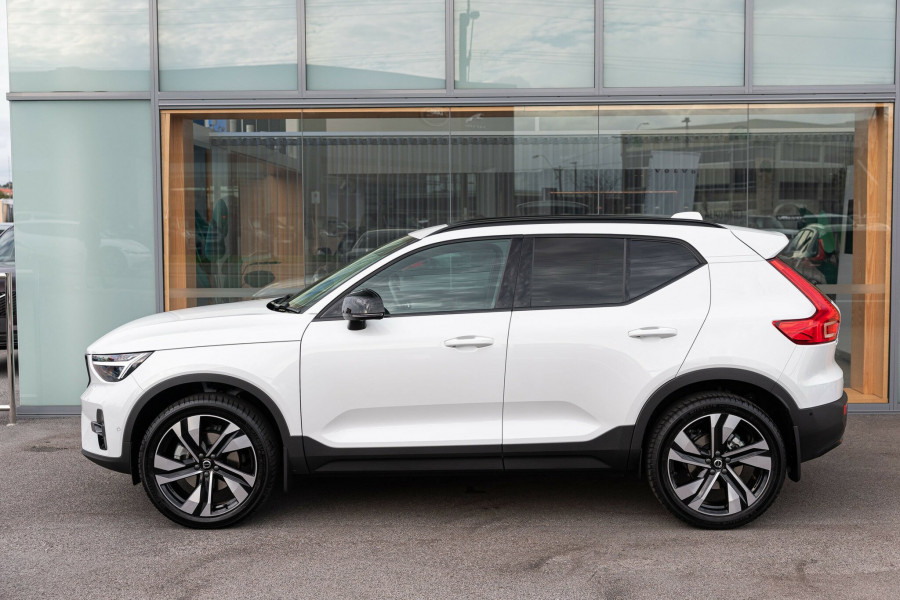 2025 MY26 Volvo XC40 XZ Ultra B4 Dark SUV Image 6