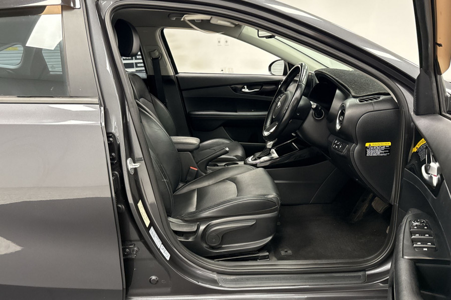 2020 MY1  Kia Cerato BD Sport+ Hatch Image 20