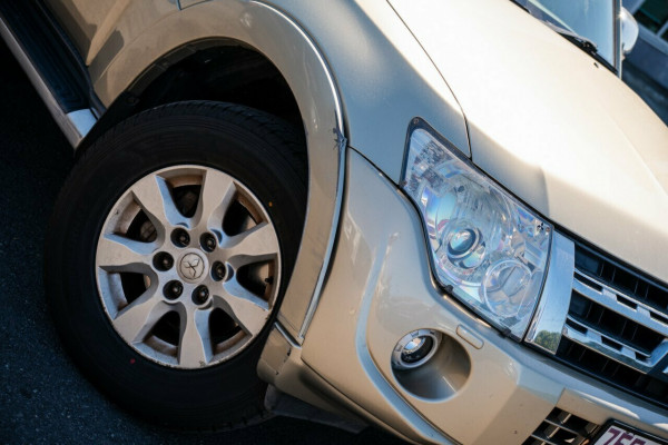 2012 Mitsubishi Pajero NW Exceed SUV Image 6