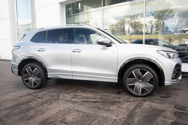 2025 MY26 Volkswagen Tiguan CT 200TSI eHybrid R-Line SUV Image 3