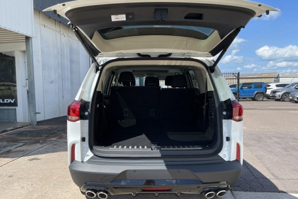 2024 LDV D90 SV9A Executive SUV Image 5