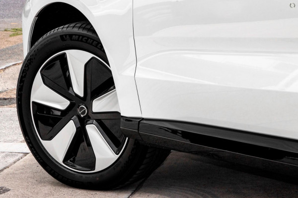 2025 Volvo EX90 No Series Plus Twin Motor SUV Image 15