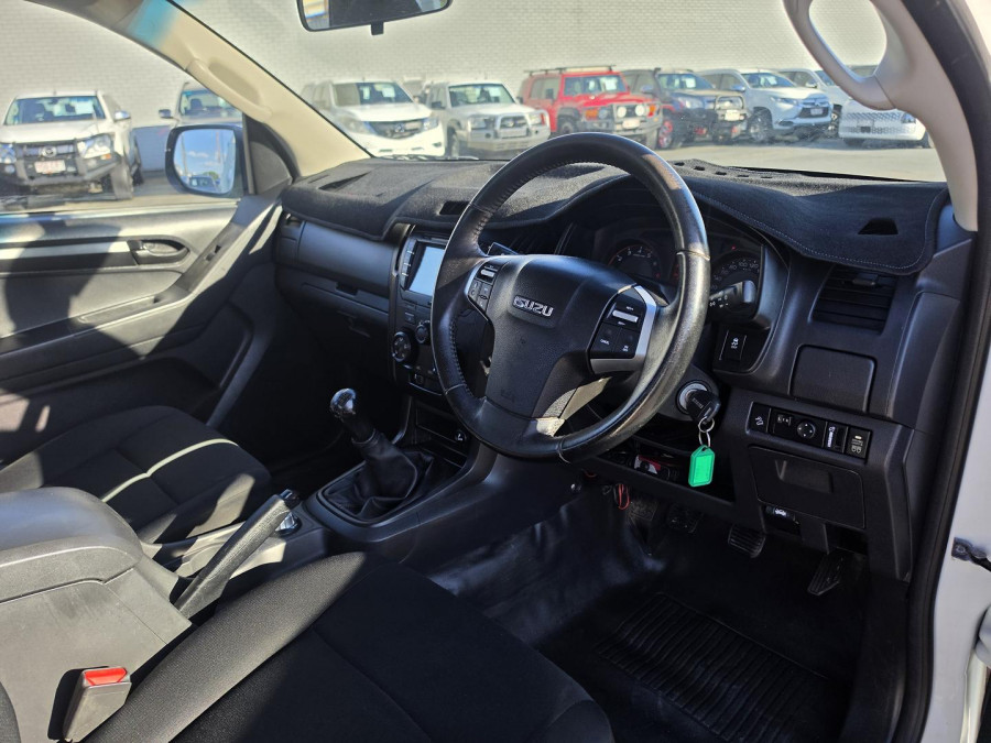 2017 Isuzu D-MAX  SX Cab Chassis Image 13