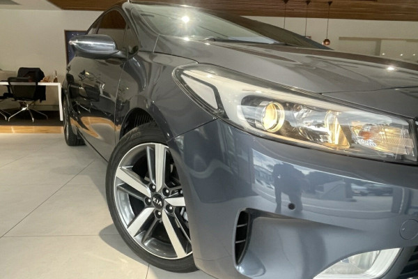 2017 MY18 Kia Cerato YD Sport Hatch Image 2