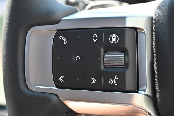 2025 Land Rover Discovery Series 5 P360 Dynamic SE SUV image 17