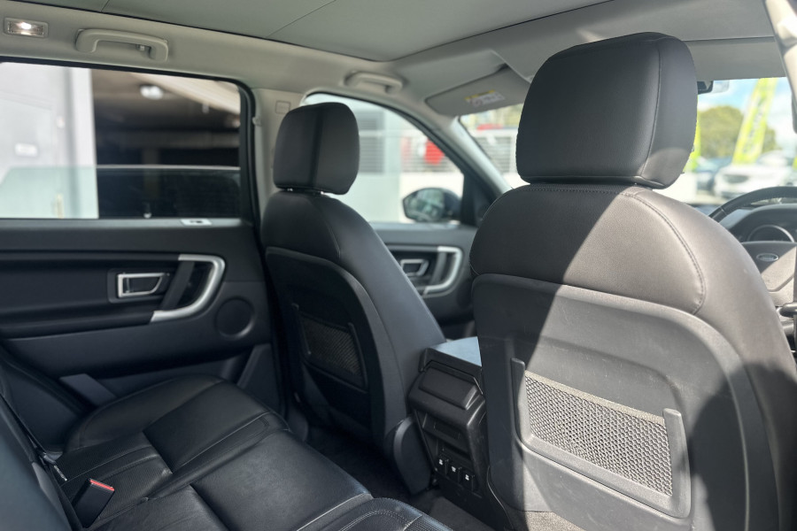 2017 Land Rover Discovery Sport L550 TD4 SE SUV Image 11