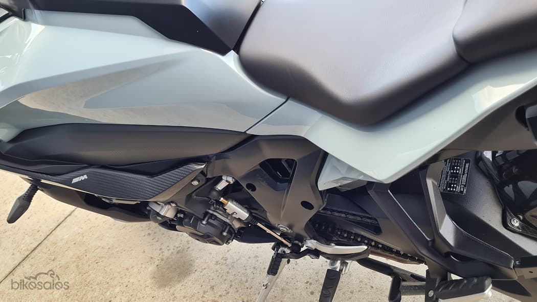2020 BMW 1000 XR Tour Carbon Motorcycle Image 7