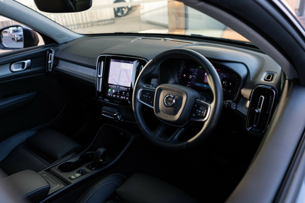 2025 Volvo XC40 XZ Plus B4 SUV Image 14