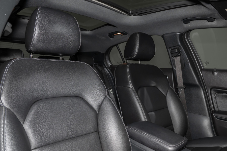 2017 Mercedes-Benz GLA-Class 180 SUV Image 4