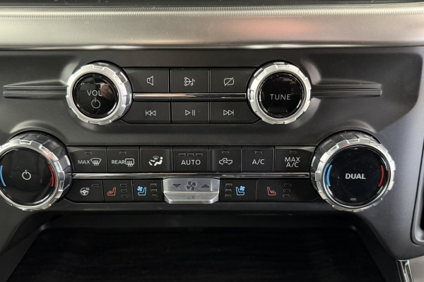 2024 Ford F-150  Lariat Dual Cab Image 30