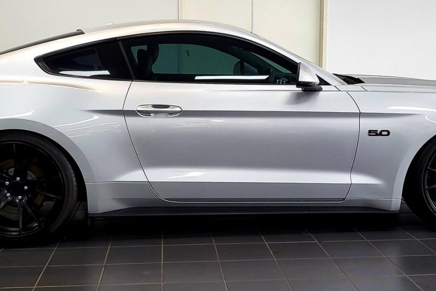2017 Ford Mustang Coupe Image 12