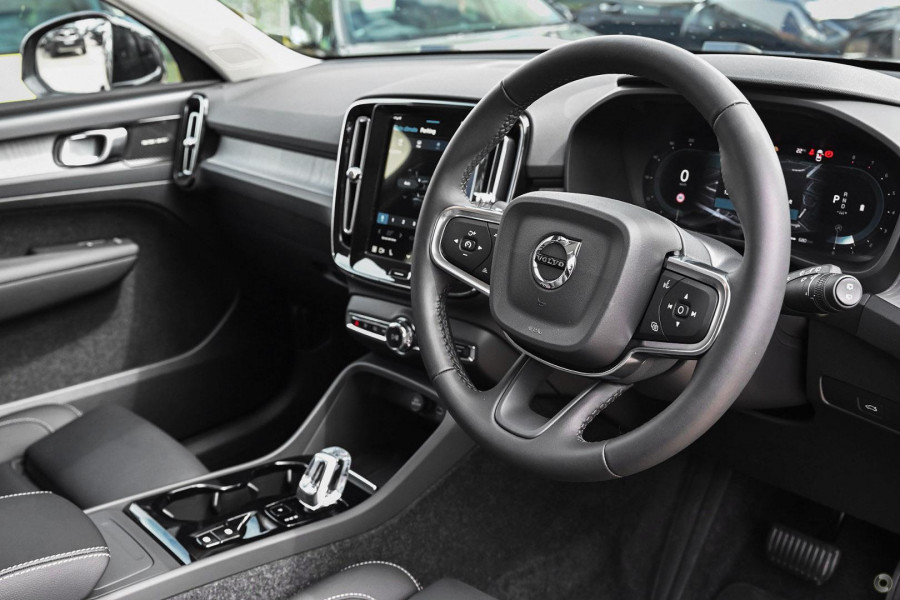 2025 MY26 Volvo XC40 XZ Ultra B4 Bright SUV Image 5