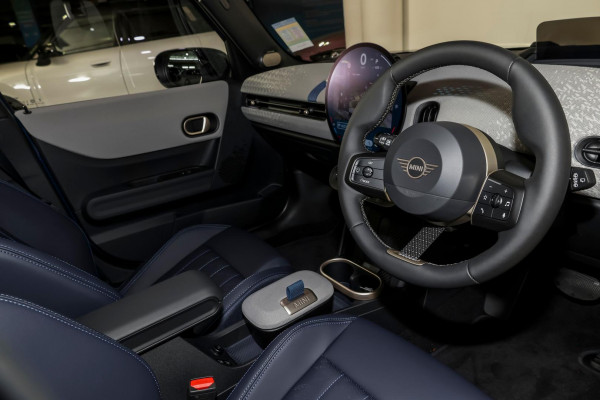 2025 MINI Cooper F65 C Favoured Hatch image 7