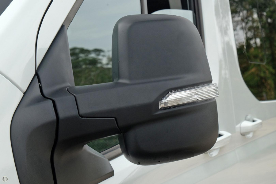 2024 LDV Deliver 9 12-Seat Bus Image 8