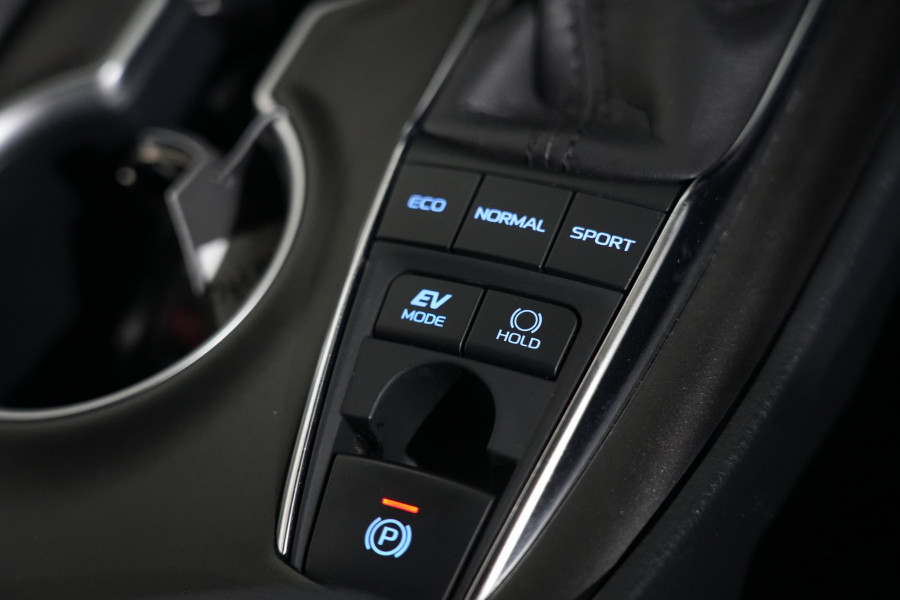 2021 Toyota Camry SX Hybrid Sedan Image 17