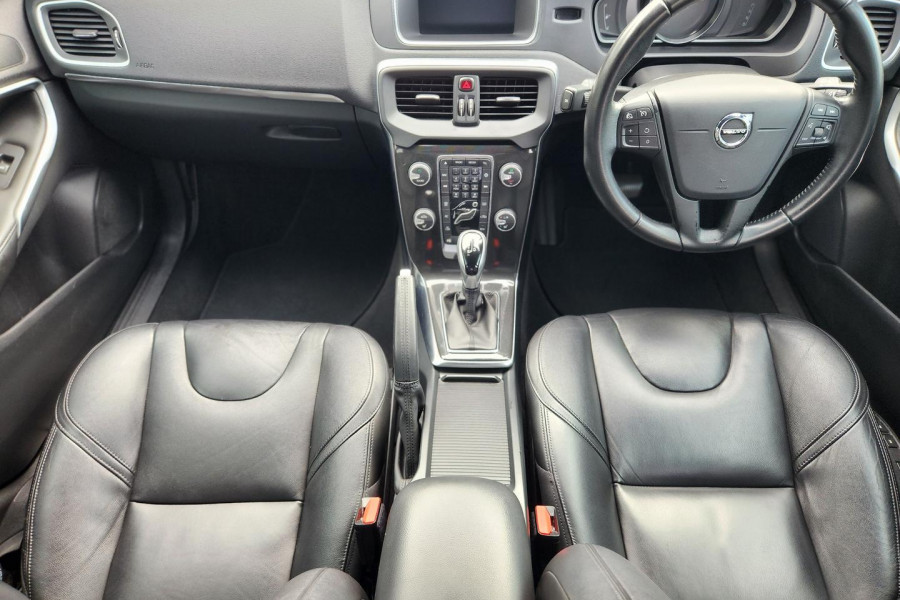2017 MY16 Volvo V40 M Series T3 Kinetic Hatch Image 12