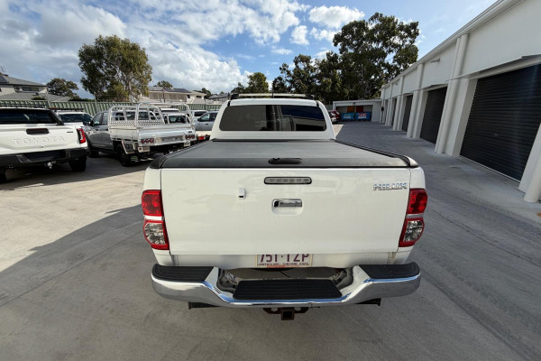 2014 Toyota HiLux SR5 Double Cab Pickup Image 4
