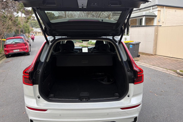 2025 Volvo XC60 UZ Plus T8 Plug-in Hybrid SUV Image 13