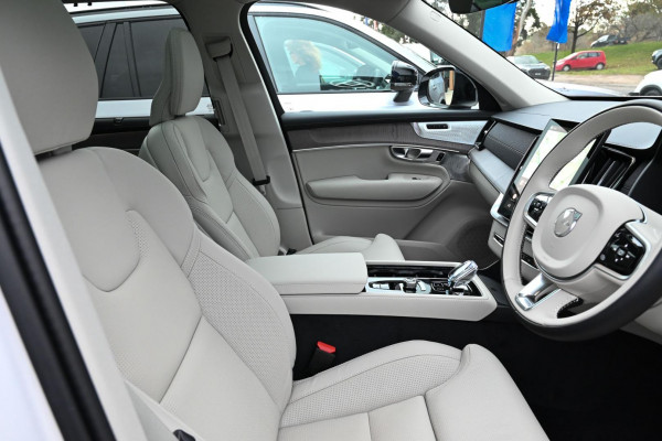 2026 Volvo XC90 L Series Ultra B5 Dark SUV Image 6