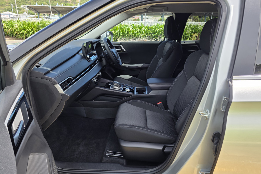 2023 MY24 Mitsubishi Outlander ZM LS SUV Image 9