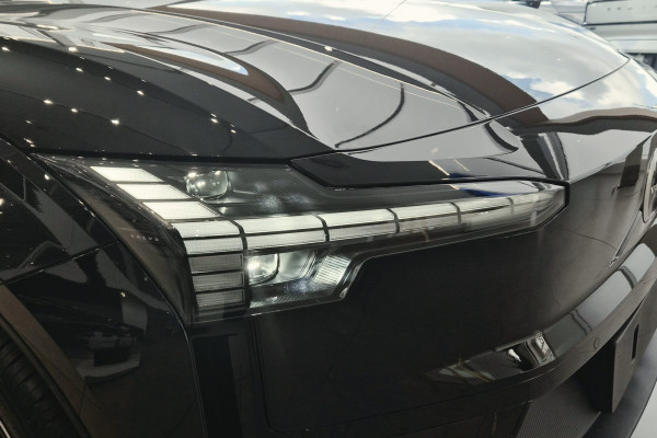 2026 Volvo EX30  Single Motor Extended Range Ultra SUV Image 8
