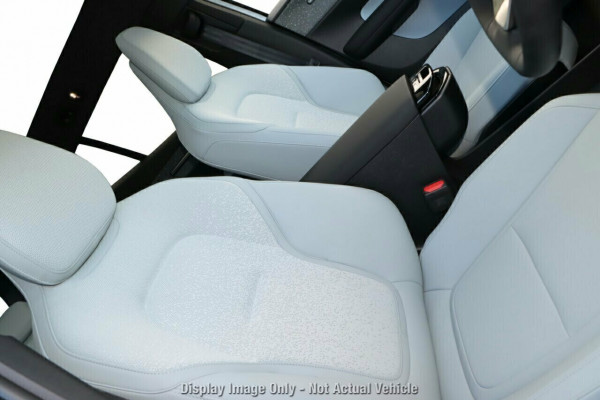 2024 Volvo EX30  Single Motor Extended Range Ultra SUV Image 6