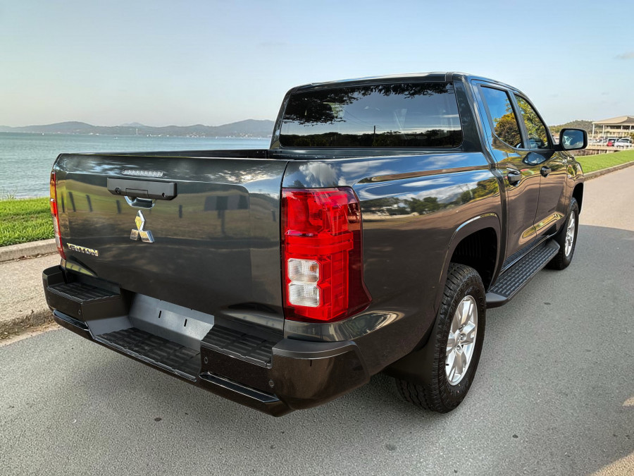 2026 Mitsubishi Triton MV GLX+ Ute Image 6