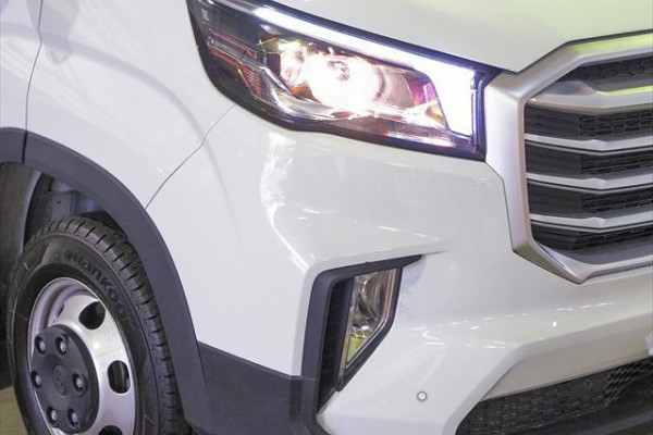2021 LDV Deliver 9   Cab chassis Image 3