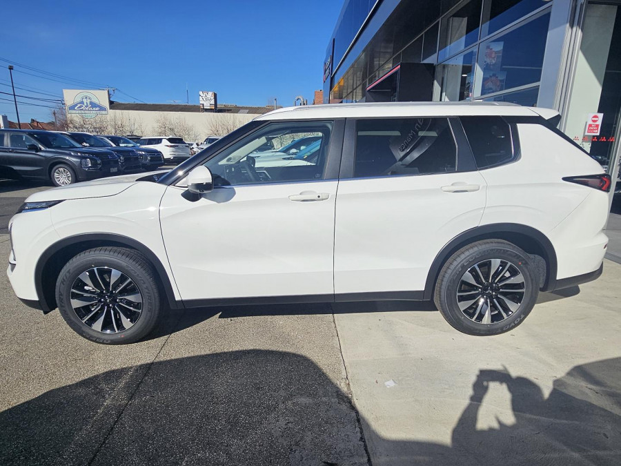 2026 Mitsubishi Outlander ZM LS SUV Image 3