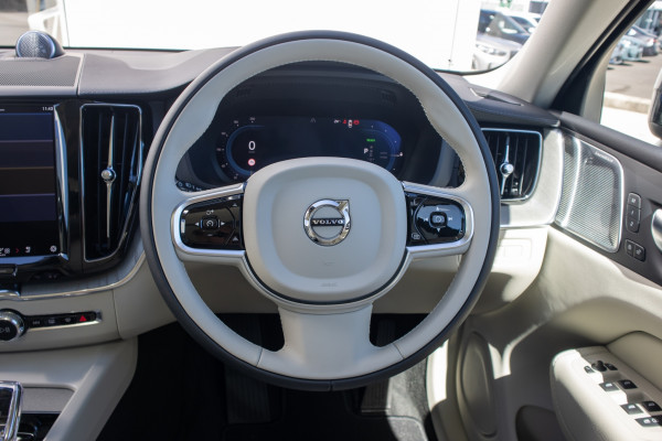 2025 Volvo XC60 UZ Ultra T8 Plug-In Hybrid SUV Image 4