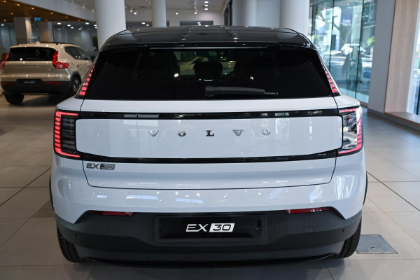 2025 Volvo EX30  Twin Motor Performance Ultra SUV Image 3